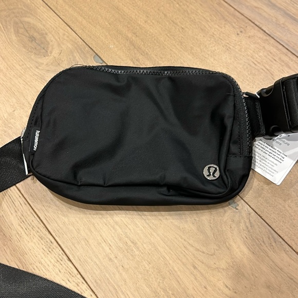 lululemon athletica Bags Nwt Black Lululemon Fanny Pack Poshmark